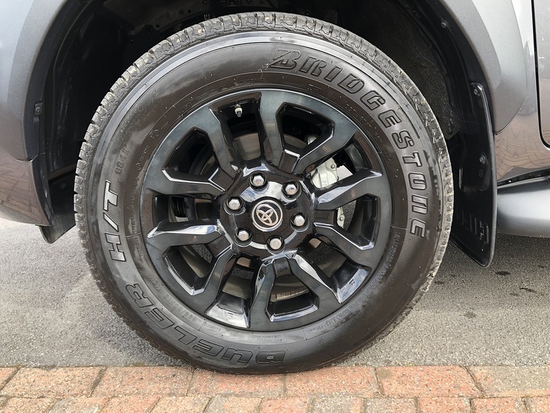 Toyota 2.8 D-4D-h Invincible X Pickup 4dr Diesel Hybrid Auto 4WD Euro 6 (204 ps)