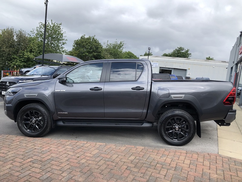 Toyota 2.8 D-4D-h Invincible X Pickup 4dr Diesel Hybrid Auto 4WD Euro 6 (204 ps)