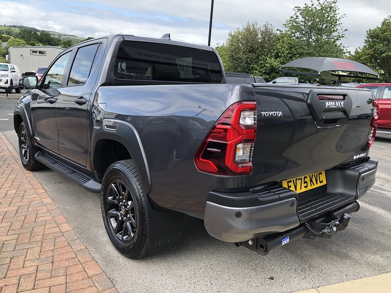 Toyota 2.8 D-4D-h Invincible X Pickup 4dr Diesel Hybrid Auto 4WD Euro 6 (204 ps)