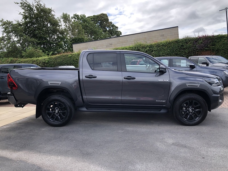 Toyota 2.8 D-4D-h Invincible X Pickup 4dr Diesel Hybrid Auto 4WD Euro 6 (204 ps)