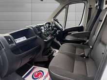 Peugeot Boxer 335 Built for Business BlueHDi L4 