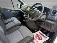 Vauxhall Vivaro 2900 BiTurbo ecoTEC CDTi L2H1 