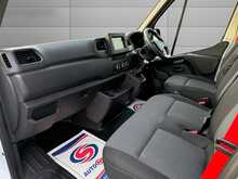 Renault Trucks Master LL35 DCi Bi-Turbo L4 Maxi Low 