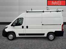 Peugeot Boxer 335 Professional BlueHDi L2H2 