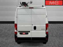 Peugeot Boxer 335 Professional BlueHDi L2H2 