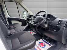 Peugeot Boxer 335 Professional BlueHDi L2H2 