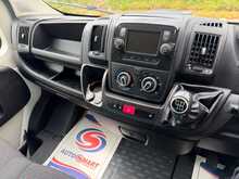 Peugeot Boxer 335 Professional BlueHDi L2H2 