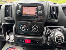Peugeot Boxer 335 Professional BlueHDi L2H2 