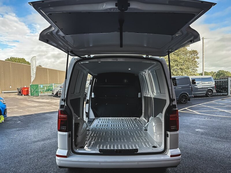 Volkswagen T32 Panel Van Highline LWB 204PS 2.0 TDI DSG