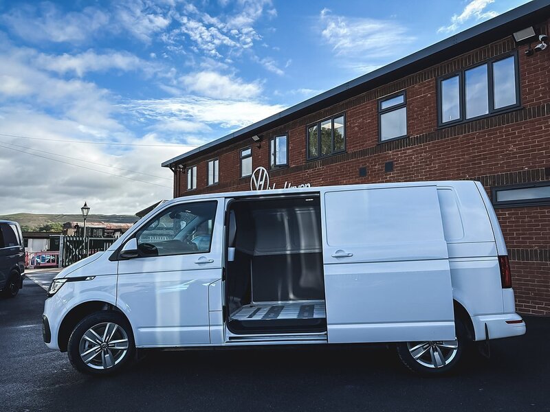 Volkswagen T32 Panel Van Highline LWB 204PS 2.0 TDI DSG