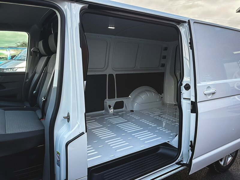Volkswagen T32 Panel Van Highline LWB 204PS 2.0 TDI DSG