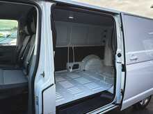 Volkswagen T32 Panel Van Highline LWB 204PS 2.0 TDI DSG