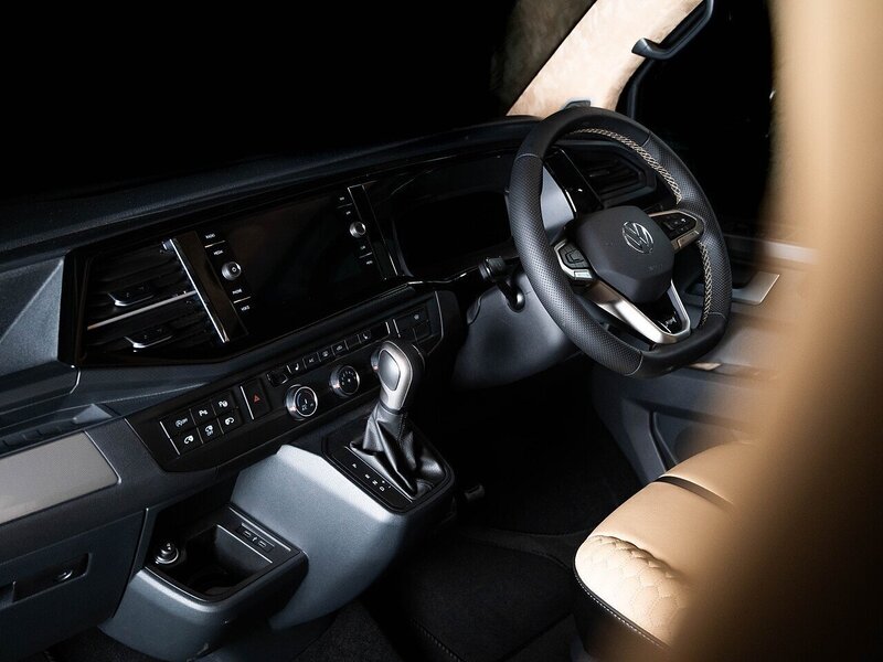 Volkswagen VOLKSWAGEN TRANSPORTER  VW T6.1 T32 KOMBI 204 LWB DSG HIGHLINE