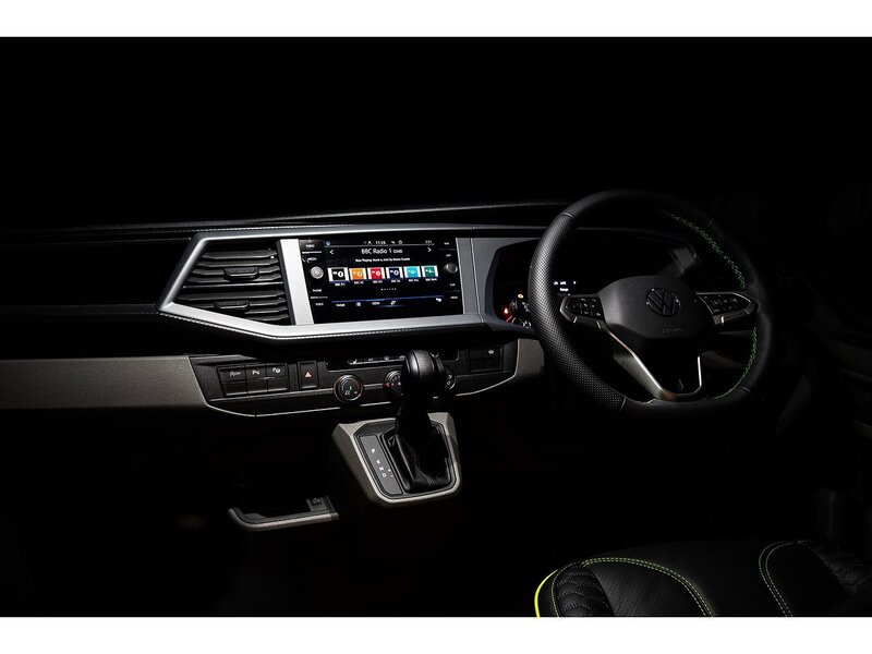 Volkswagen VOLKSWAGEN TRANSPORTER T6.1 T32 KOMBI 150ps SWB DSG HIGHLINE