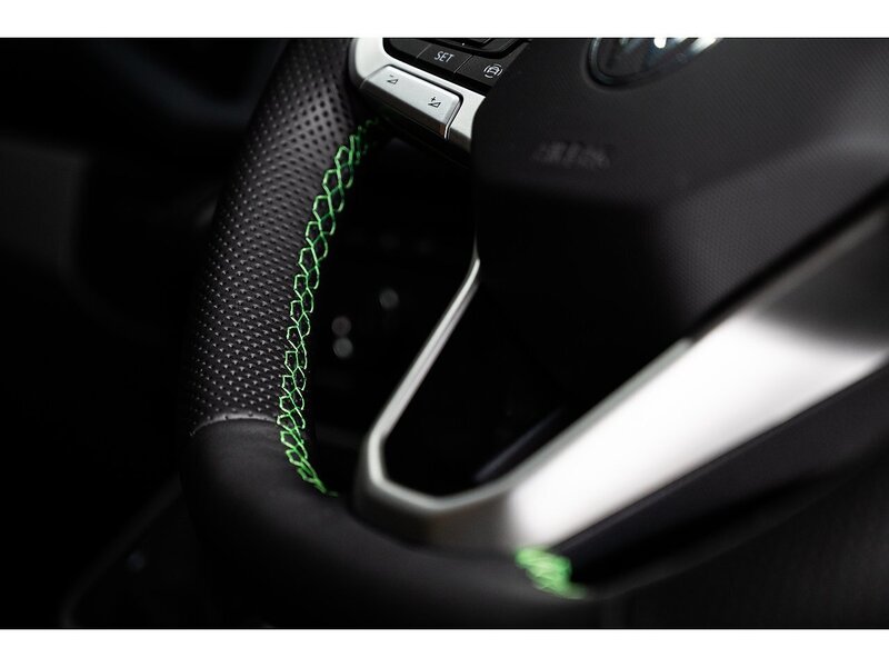 Volkswagen VOLKSWAGEN TRANSPORTER T6.1 T32 KOMBI 150ps SWB DSG HIGHLINE