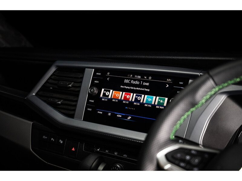 Volkswagen VOLKSWAGEN TRANSPORTER T6.1 T32 KOMBI 150ps SWB DSG HIGHLINE