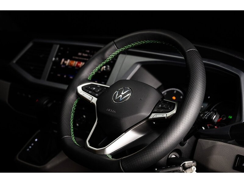 Volkswagen VOLKSWAGEN TRANSPORTER T6.1 T32 KOMBI 150ps SWB DSG HIGHLINE