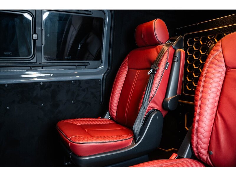 Volkswagen VOLKSWAGEN TRANSPORTER VW T6.1 T32 KOMBI 204 LWB DSG HIGHLINE