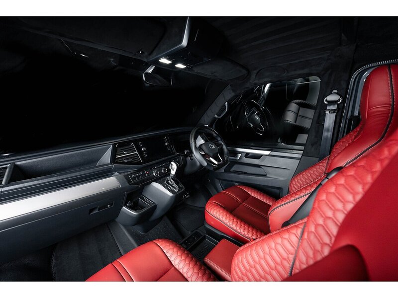 Volkswagen VOLKSWAGEN TRANSPORTER VW T6.1 T32 KOMBI 204 LWB DSG HIGHLINE