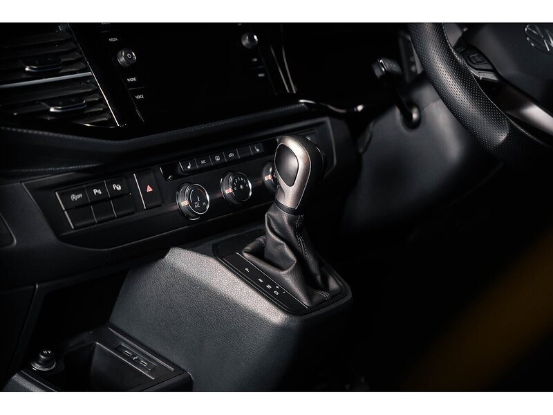 Volkswagen VOLKSWAGEN VW TRANSPORTER T32 KOMBI VAN HIGHLINE SWB 204 DSG