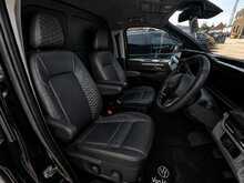 Volkswagen T32 Panel Van Commerce Pro SWB 150 PS 2.0 TDI 8sp Automatic 4MOTION