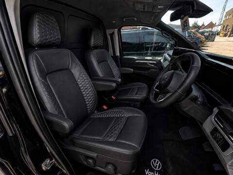 Volkswagen T32 Panel Van Commerce Pro SWB 150 PS 2.0 TDI 8sp Automatic 4MOTION