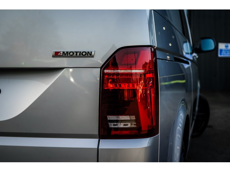 Volkswagen 2.0 BiTDI T32 Highline Kombi Double Cab 5dr Diesel DSG 4Motion LWB High Roof Euro 6 (s/s) (204 ps)