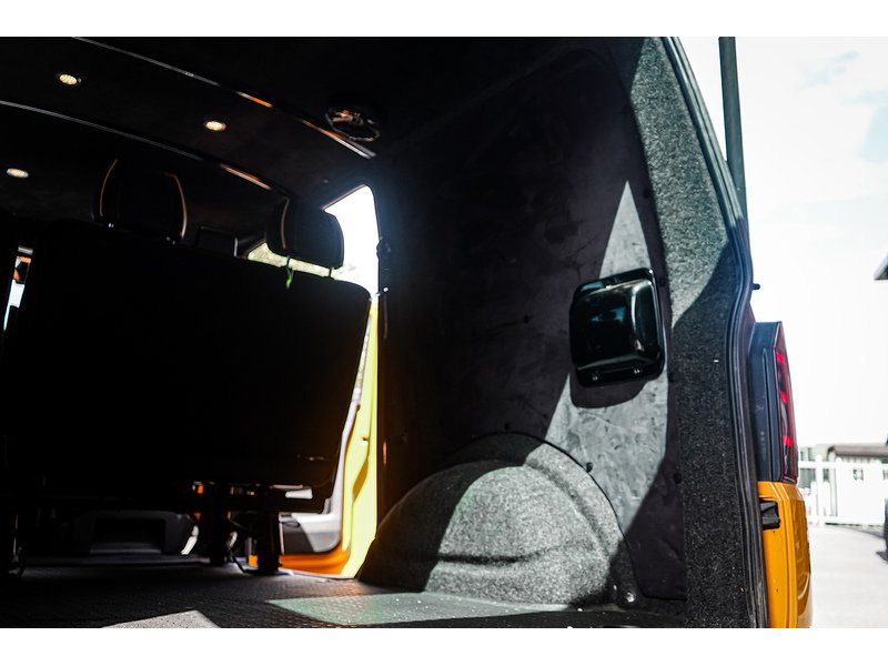 Volkswagen Transporter T32 Tdi Haven 6 TT Kombi Highline Bmt 2.0 5dr Van With Side Windows Semi Auto Diesel