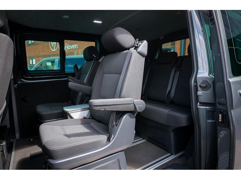 Volkswagen Volkswagen Transporter TDI T32 Highline Combi Van 2.0 Automatic Diesel