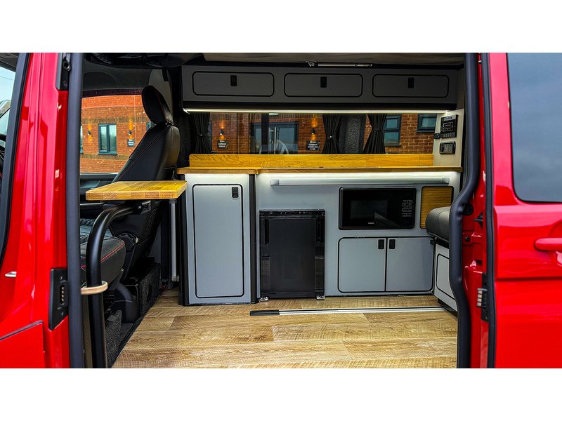 Volkswagen VW VOLKSWAGEN TRANSPORTER T6.1 2.0 BiTDI T32 HIGHLINE KOMBI 204 DSG 4Motion LWB