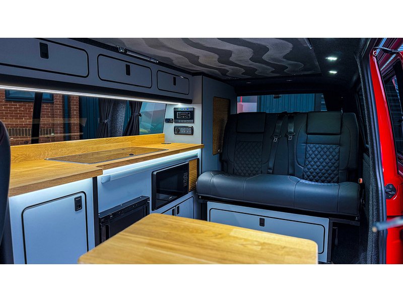 Volkswagen VW VOLKSWAGEN TRANSPORTER T6.1 2.0 BiTDI T32 HIGHLINE KOMBI 204 DSG 4Motion LWB