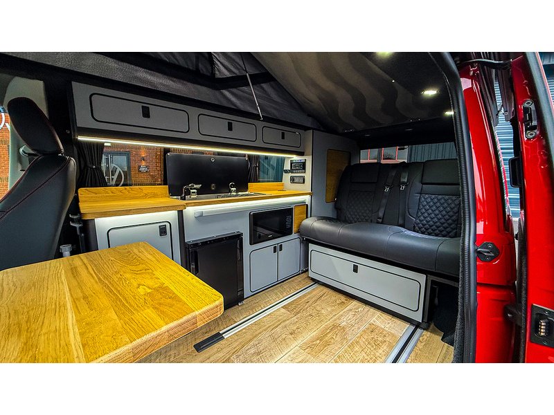 Volkswagen VW VOLKSWAGEN TRANSPORTER T6.1 2.0 BiTDI T32 HIGHLINE KOMBI 204 DSG 4Motion LWB