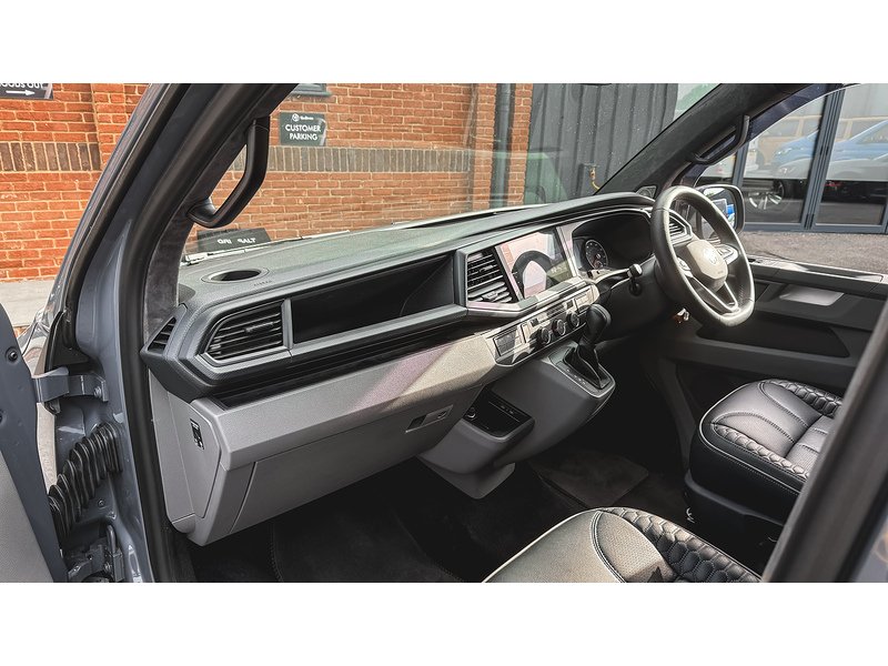 Volkswagen T30 Panel Van Highline LWB 150PS 2.0 TDI DSG