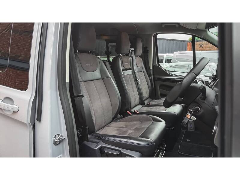 Ford 320 EcoBlue Limited Combi Van 2.0 Automatic Diesel