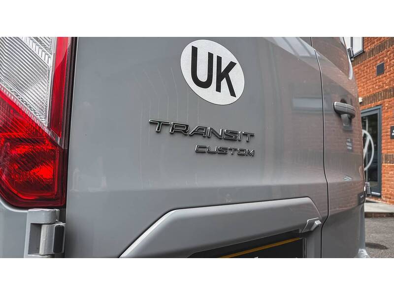 Ford 320 EcoBlue Limited Combi Van 2.0 Automatic Diesel