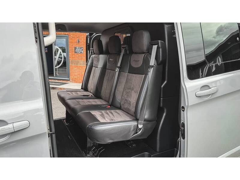 Ford 320 EcoBlue Limited Combi Van 2.0 Automatic Diesel
