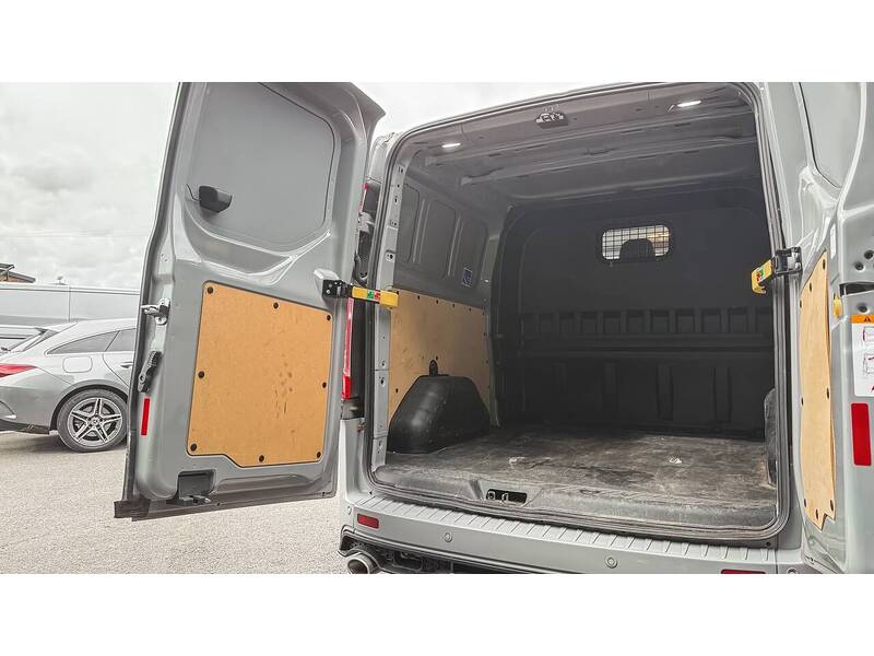 Ford 320 EcoBlue Limited Combi Van 2.0 Automatic Diesel