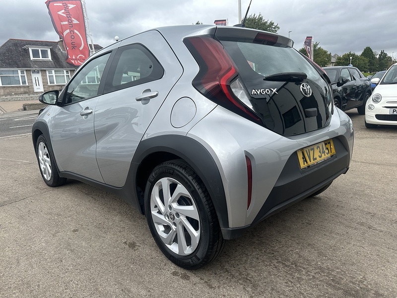 Toyota 1.0 VVT-i Pure Hatchback 5dr Petrol Manual Euro 6 (s/s) (72 ps)