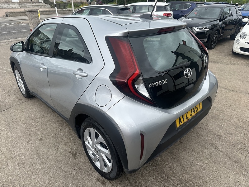 Toyota 1.0 VVT-i Pure Hatchback 5dr Petrol Manual Euro 6 (s/s) (72 ps)