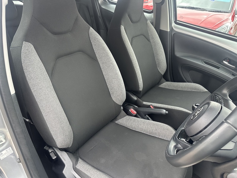 Toyota 1.0 VVT-i Pure Hatchback 5dr Petrol Manual Euro 6 (s/s) (72 ps)