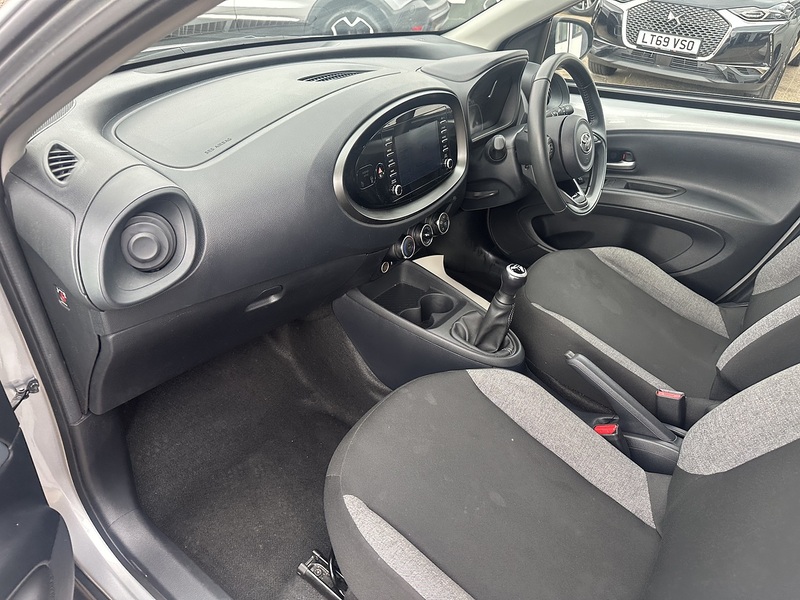 Toyota 1.0 VVT-i Pure Hatchback 5dr Petrol Manual Euro 6 (s/s) (72 ps)