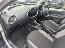 Toyota Aygo X VVT-i Pure 