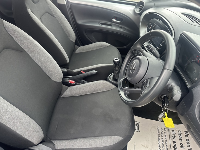 Toyota 1.0 VVT-i Pure Hatchback 5dr Petrol Manual Euro 6 (s/s) (72 ps)