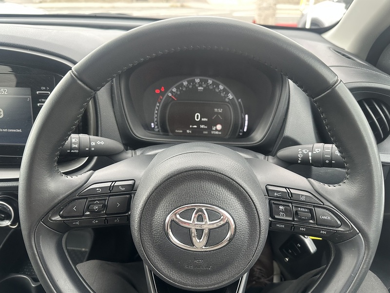Toyota 1.0 VVT-i Pure Hatchback 5dr Petrol Manual Euro 6 (s/s) (72 ps)
