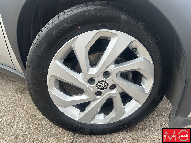 Toyota 1.0 VVT-i Pure Hatchback 5dr Petrol Manual Euro 6 (s/s) (72 ps)