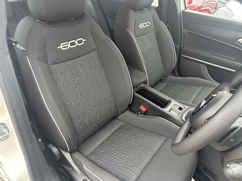 Fiat 1.2 MHEV SUV 5dr Petrol Hybrid e-DCT Euro 6 (s/s) (100 ps)