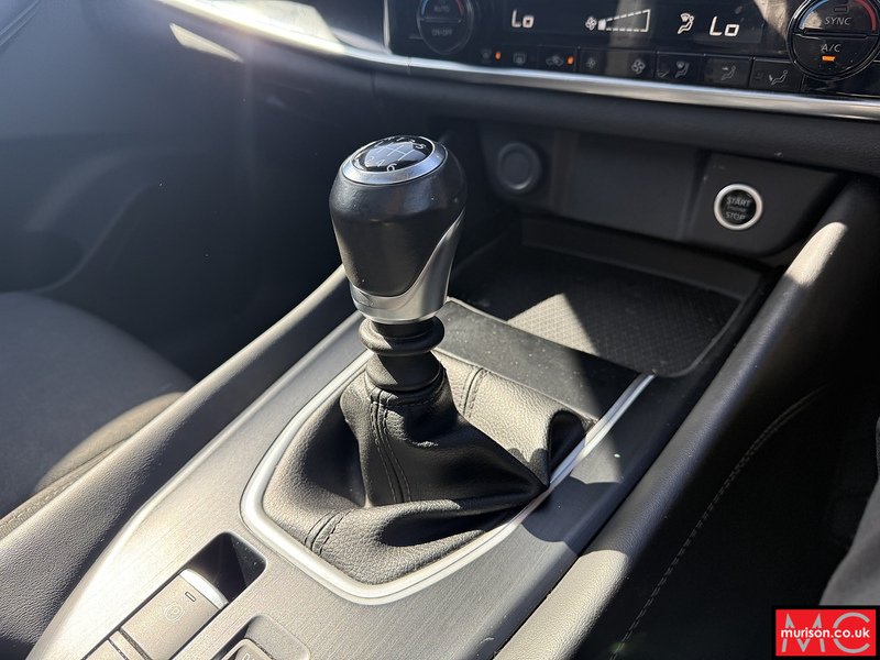 Nissan 1.3 DIG-T MHEV N-Connecta SUV 5dr Petrol Hybrid Manual Euro 6 (s/s) (140 ps)