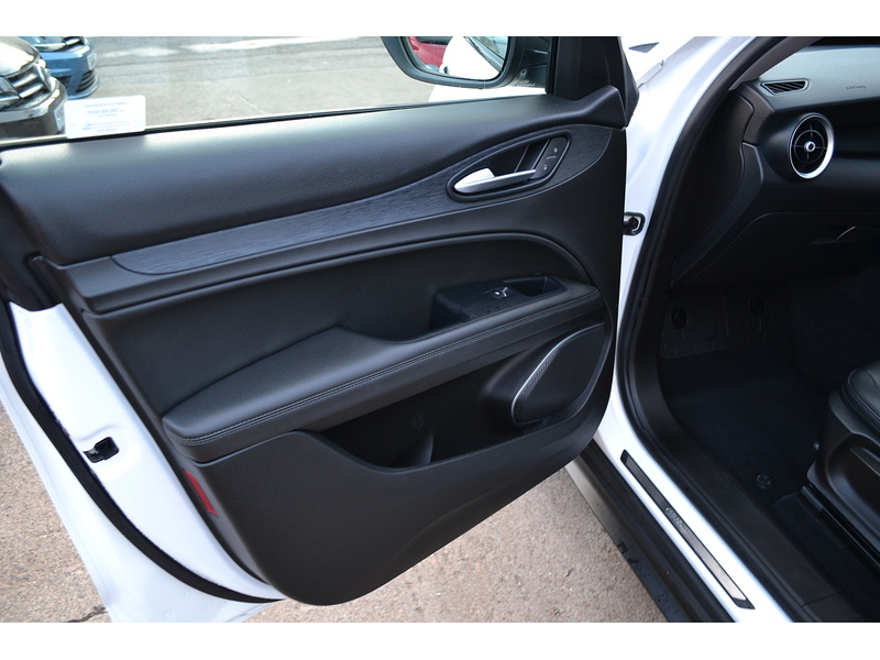 Alfa Romeo 2.0T Nero Edizione SUV 5dr Petrol Auto Q4 AWD Euro 6 (s/s) (200 ps)