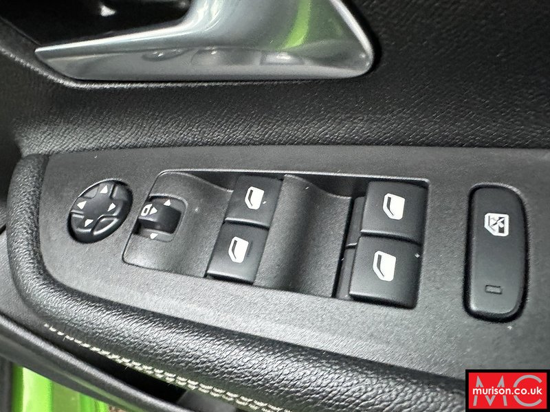 Vauxhall 1.2 Turbo Ultimate SUV 5dr Petrol Manual Euro 6 (s/s) (136 ps)