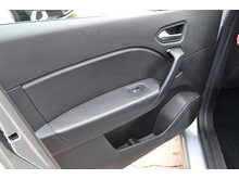 Renault Captur TCe Iconic 